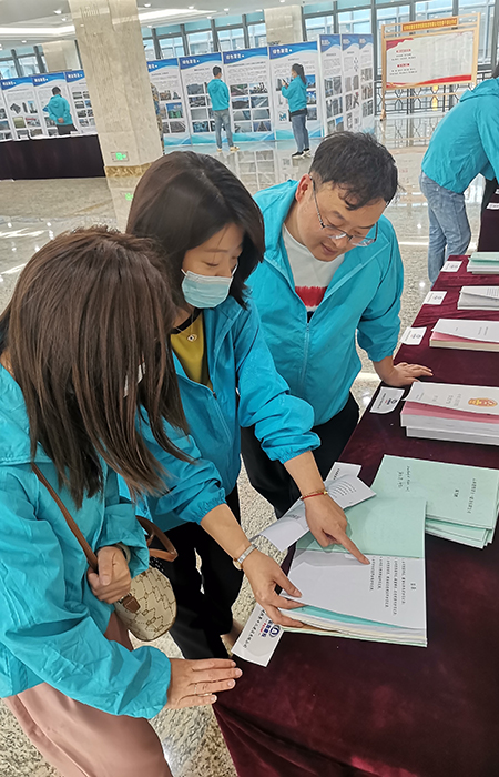 xiao 認(rèn)真學(xué)習(xí)、翻閱新《安全法》15.jpg